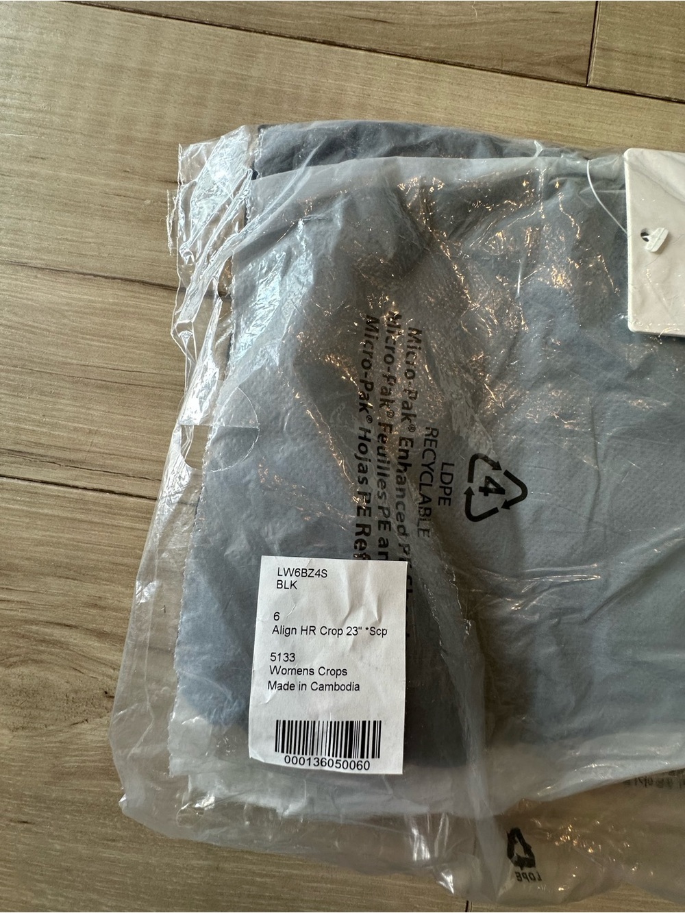 lululemon athletica Black Align High-Rise Crop Pants SCALLOPED Size 6
